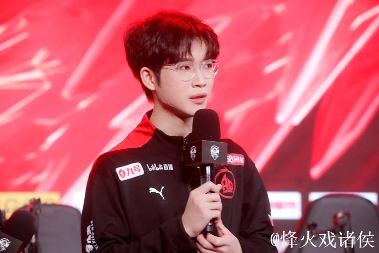 Fly:TE溯怀沙好像久诚啊;久诚:把你三角洲的号给我玩玩! Fly:TE溯怀沙好像久诚啊;久诚:把你三角洲的号给我玩玩!