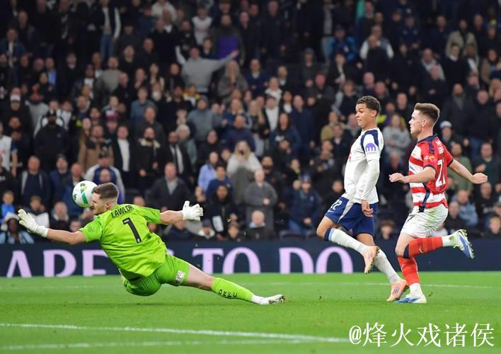 英超-帕利尼亚惊艳倒钩，塞梅尼奥压哨绝杀，热刺2-3不敌伯恩茅斯